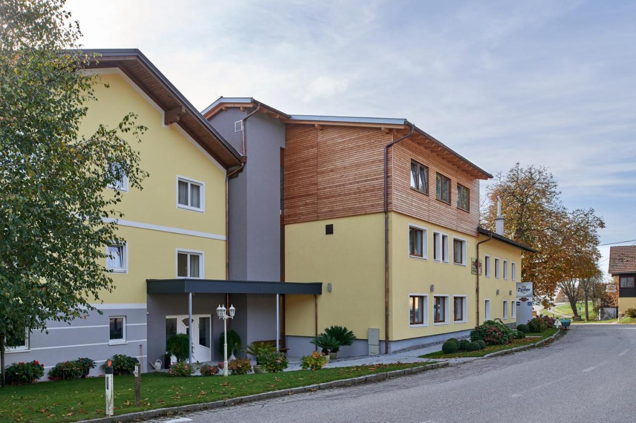 Hotel Gasthof-Strasser Tumeltsham 외부 사진